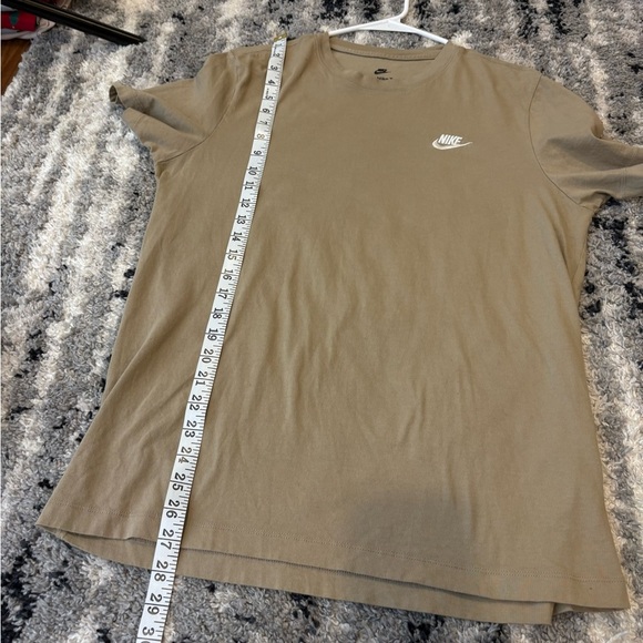 Nike Men's Cotton Embroidered Logo Shirt Tan Short Sleeve T-Shirt Size Medium - Picture 6 of 6